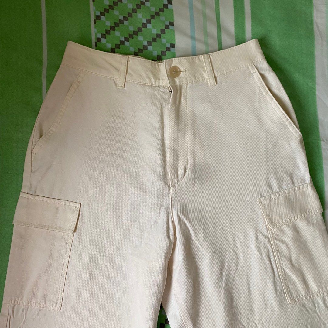Uniqlo Cargo Jogger Pants (Category: Jeans) located in Imus. Submitted by patdeclutter (Listing ID 1378202841, Image 2). Description: - php 350 + sf - size s - has some stains (can be washed) - mop: gcash.