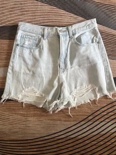(Category: ) located in . Submitted by declutterwithmaria (Listing ID 1378198412, Image 1). Description: .