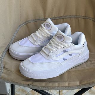 (Category: ) located in . Submitted by khai.uasneakers (Listing ID 1378157936, Image 1). Description: .