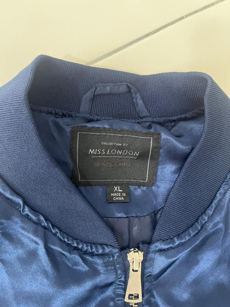 VarsityJacket (Category: Activewear) located in Klang. Submitted by nsfwh (Listing ID 1378294605, Image 3). Description: VarsityJacket sizing M.