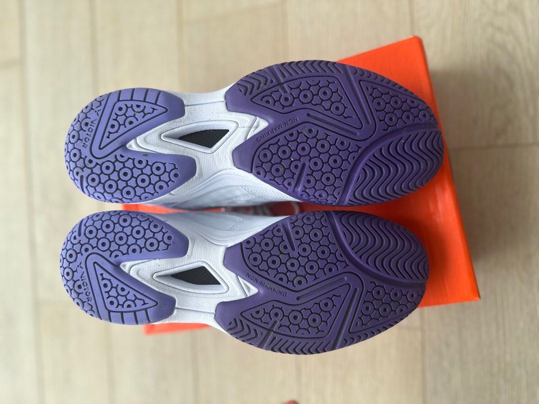 Victor p9200td - purple - size 43 (Category: Racket & Ball Sports) located in Singapore. Submitted by lsdee (Listing ID 1378158366, Image 2). Description: Victor p9200td - purple - size 43.