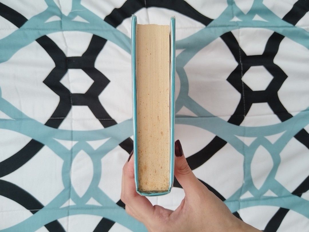 PRELOVED BOOK - Warcross by Marie Lu (HARDBOUND) (Category: Storybooks) located in Manila. Submitted by alymbm (Listing ID 1378155886, Image 3). Description: ◾CONDITION: - Slightly used - With plastic cover - Yellowing pages ◾RFS: Decluttering ◾MOP: Gcash ◾MOD: Lalamove - delivery fee will be shouldered by the buyer.