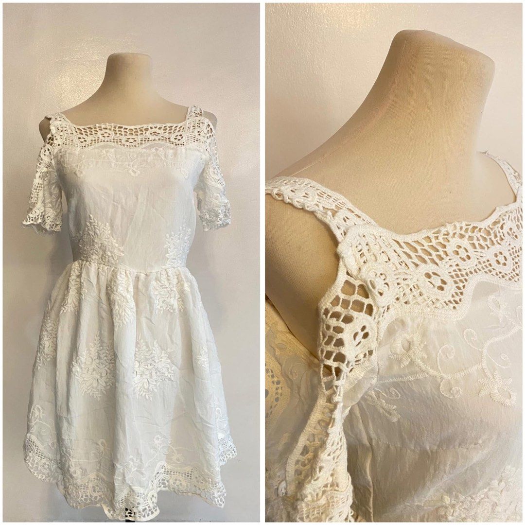 White Lace Dress (Category: Dresses) located in Manila. Submitted by iconically_ (Listing ID 1378251667, Image 1). Description: .
