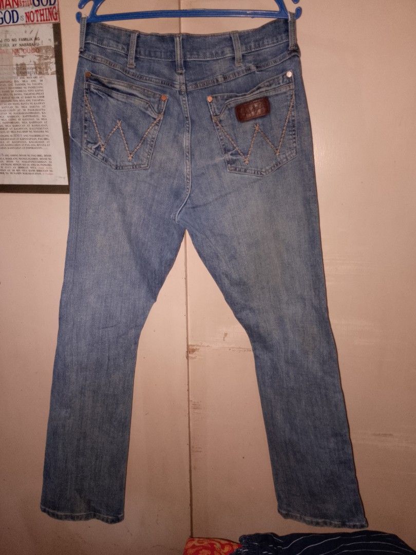 Wrangler Retro Relaxed Boot (Category: Jeans) located in Caloocan City. Submitted by daveherradura_02 (Listing ID 1378216207, Image 2). Description: Waist: 36 Rise: 12 Length: 44 Leg opening: 9.