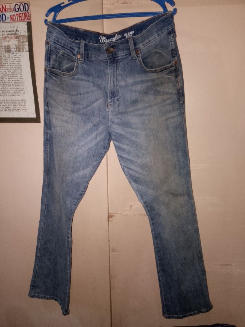 Wrangler Retro Relaxed Boot (Category: Jeans) located in Caloocan City. Submitted by daveherradura_02 (Listing ID 1378216207, Image 1). Description: Waist: 36 Rise: 12 Length: 44 Leg opening: 9.