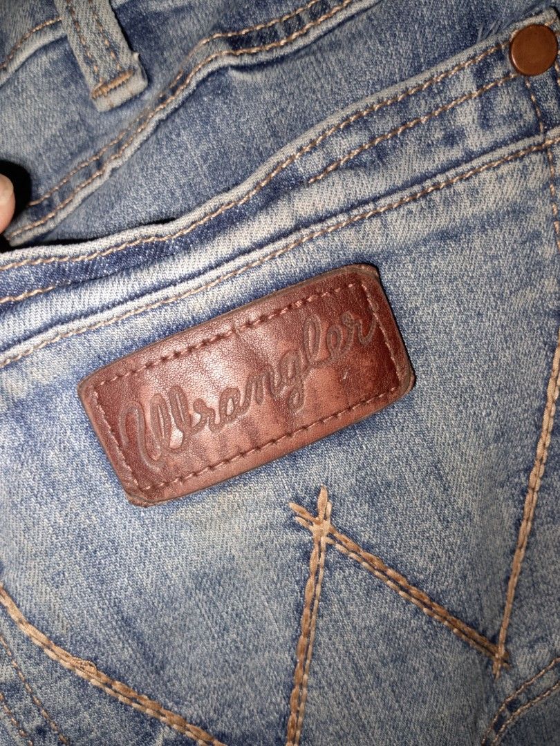 Wrangler Retro Relaxed Boot (Category: Jeans) located in Caloocan City. Submitted by daveherradura_02 (Listing ID 1378216207, Image 3). Description: Waist: 36 Rise: 12 Length: 44 Leg opening: 9.