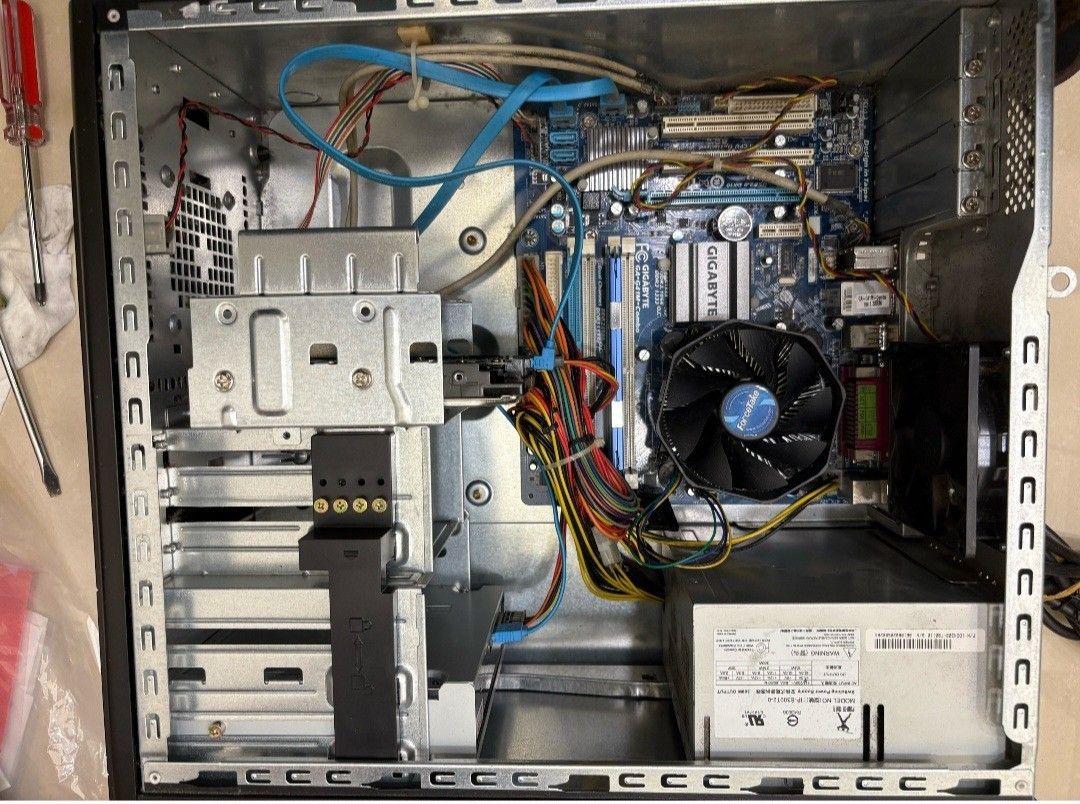 由 kennypeng2 (刊登 ID 1378330840，圖片 2) 提交，位於 桃園市 (Taoyuan) 的 聯強xp電腦主機 (類別：電腦)，說明：內含OFFICE軟體WORD,EXCEL,上網,文書作業機，不含螢幕。 超級好用。 細節請看照片說明。。