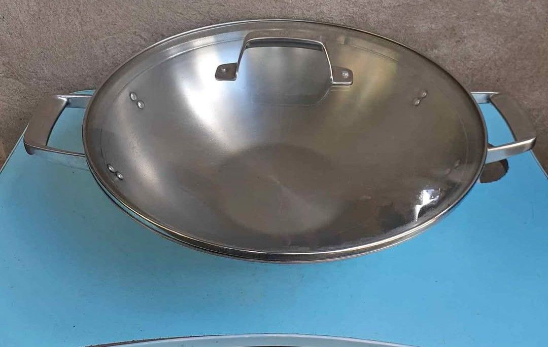 Zwilling wok (Category: Cookware & Accessories) located in Naguilian. Submitted by jonalyndel00622 (Listing ID 1378219027, Image 1). Description: pm me 14*6 inches.