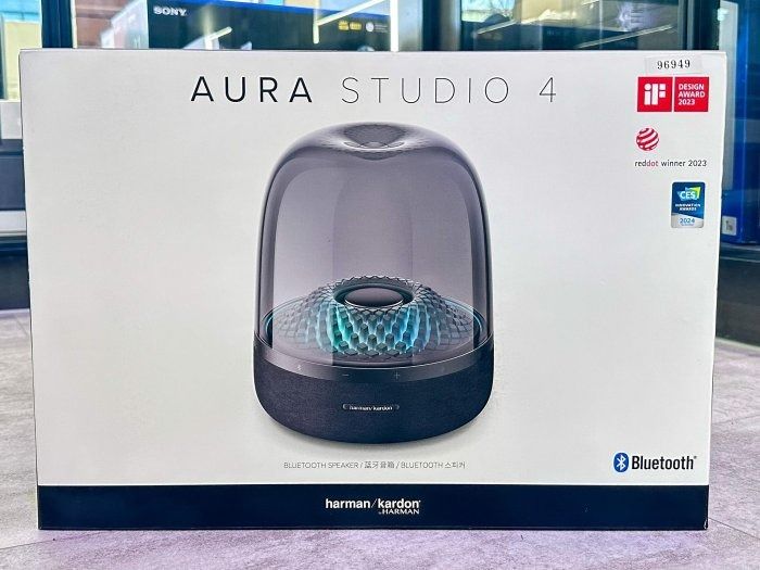由 used3c (刊登 ID 1381786354，圖片 1) 提交，位於 台南市 (Tainan) 的 【台南橙市3C】Harman Kardon Aura Studio 4 黑 全新品 全新未拆封 #96949 (類別：Soundbar、揚聲器、藍牙喇叭、耳擴)，說明：#harman kardon #水母喇叭 #藍牙喇叭 #AuraStudio4 #二手3c 橙市3C #全新哈曼卡頓 ⛔️請詳閱商品描述在詢問⛔️ 購買前，請確認商品是否有現貨⛔️ ➤商品編號：96949 ➤商品名稱：Harman Kardon Aura Studio 4 黑 全新品 全新未拆封 ➤商品配件：全新品 全新未拆封 ➤商品外觀： 全新品 全新未拆封 ➤商品保固： 2025-04-19 購入 ➤商品所在地：台南市 ,此商品不提供寄送服務！建議預約確認機況後再決定是否下單購買） ————————————————————————— ✨下單即100%同意賣場保固條款與細則✨ ✨以保障買賣雙方權利✨ 1.本店為實體