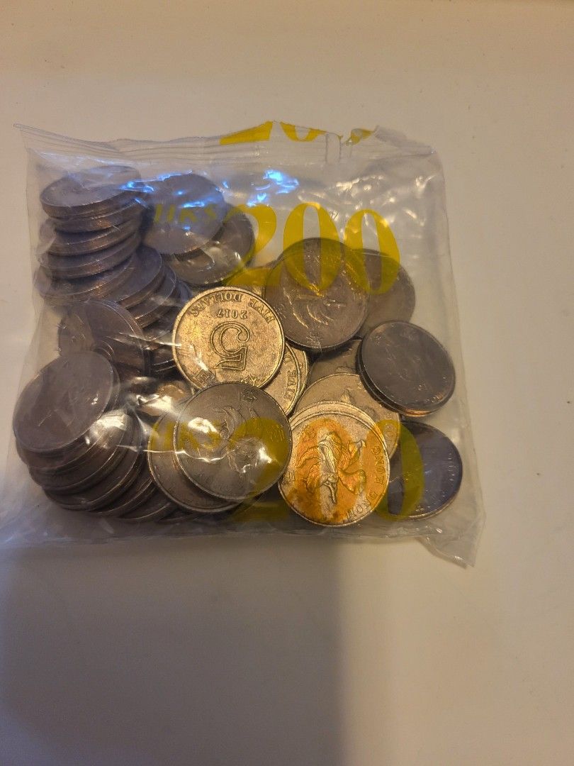 原包5元硬幣40個免收銀行手續費大部份夾公仔機可用, 興趣及遊戲, 收藏品及紀念品, 錢幣- Carousell