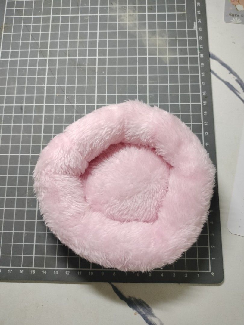 由 humanity_1 (刊登 ID 1381701915，圖片 2) 提交，位於 苗栗縣 (Miaoli) 的 倉鼠、小鼠、小動物窩粉色 (類別：寵物及其他)，說明：買錯尺寸了 所以售出 尺寸應該是15*15 全新完全未使用 可換物 （天竺鼠可用的東西。