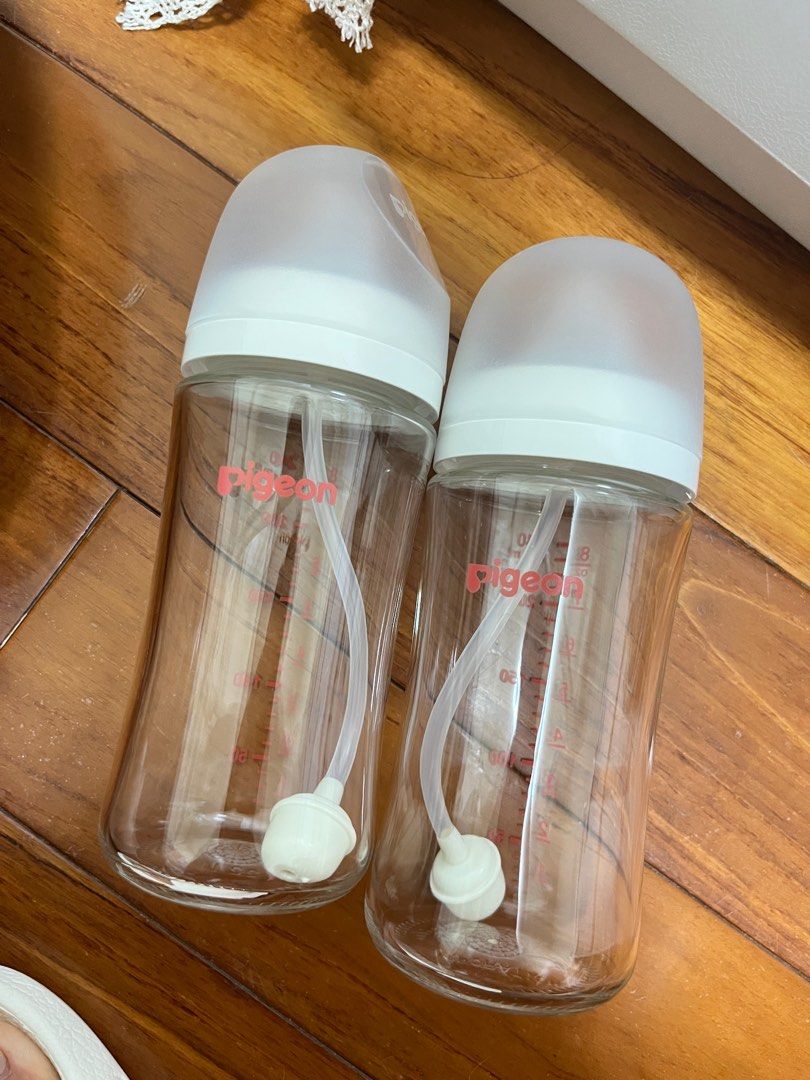 由 vmrupvup77 (刊登 ID 1381781461，圖片 1) 提交，位於 台南市 (Tainan) 的 貝親玻璃奶瓶 (類別：母乳及奶瓶)，說明：用不到半年而已 他是一般嬰兒玻璃奶瓶 吸管我自己另外買來裝的，嘴頭跟吸管我只是沒拔掉拍照，到時會拆掉再寄出 兩個一起買的話可算 450。