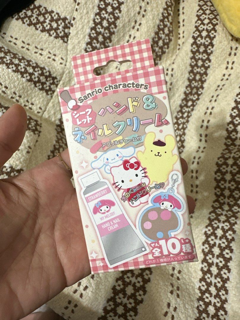 由 fishrima (刊登 ID 1381839684，圖片 1) 提交，位於 新北市 (New Taipei) 的 三麗鷗護手霜吊飾盲盒 (類別：美甲、手部保養)，說明：沒開過的盲盒。