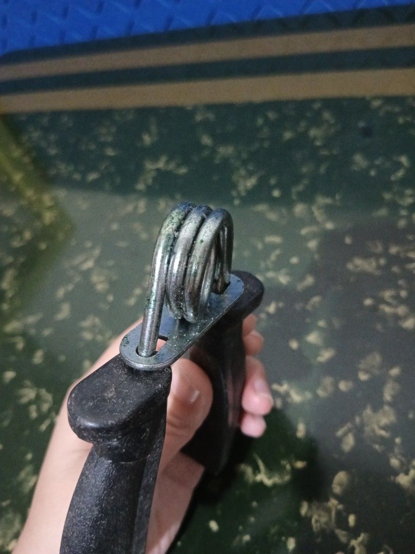 由 op_op (刊登 ID 1381875395，圖片 3) 提交，位於 新北市 (New Taipei) 的 握力器 (類別：其他運動配件)，說明：有明顯使用痕跡 介意勿下單！。