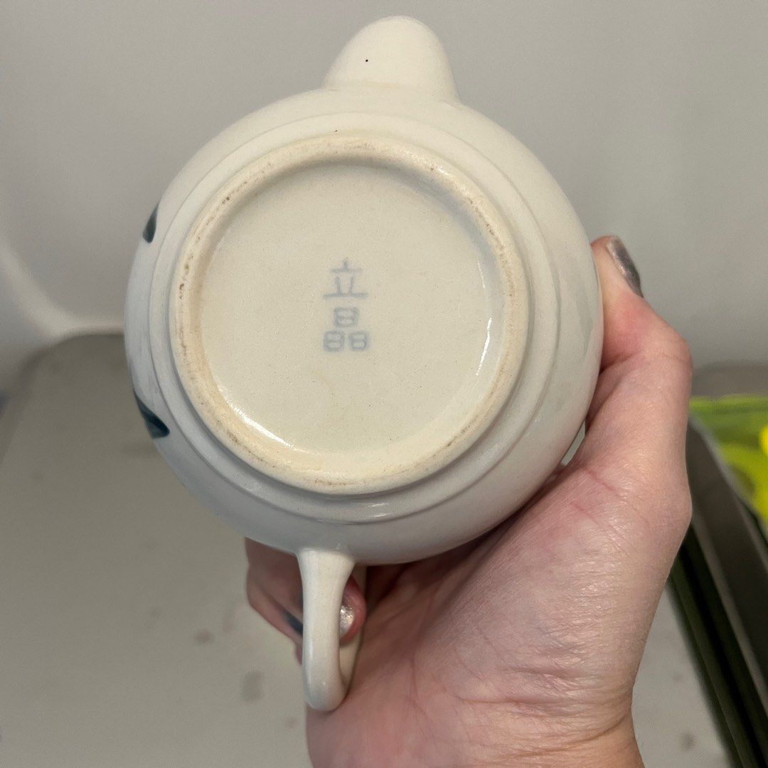 由 fina_wu (刊登 ID 1381708409，圖片 3) 提交，位於 苗栗縣 (Miaoli) 的 二手少用 立晶窯 茶壺 (類別：水杯、水壺)，說明：如照。
