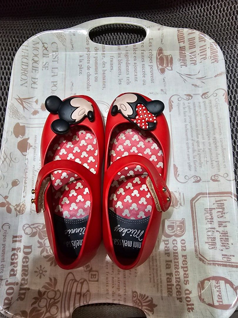 由 lilyweililywei (刊登 ID 1381809492，圖片 1) 提交，位於 高雄市 (Kaohsiung) 的 公主用 mini Melissa 米妮米奇魔鬼氈平底鞋 16cm (類別：其他外出用品)，說明：公主用 mini Melissa 米妮米奇魔鬼氈平底鞋 16cm 晴雨2用鞋。