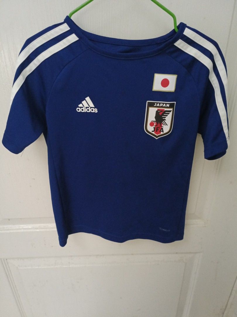 由 hsuan684263 (刊登 ID 1381701059，圖片 1) 提交，位於 新北市 (New Taipei) 的 adidas童上衣 (類別：嬰兒及兒童流行時尚)，說明：尺吋圖三約110-130。