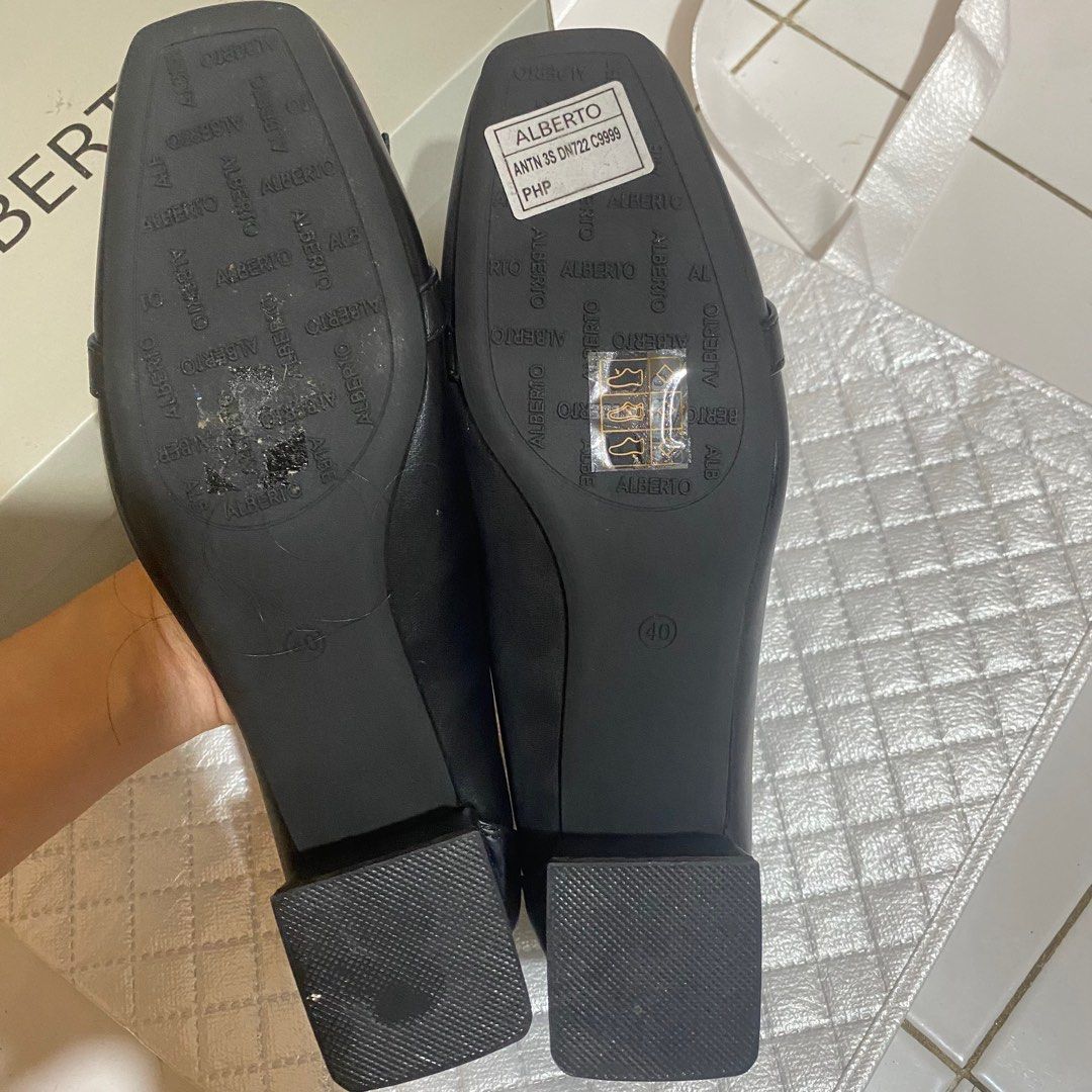 Alberto Black Shoes EU40 (Category: Heels) located in Iligan City. Submitted by maetamina (Listing ID 1381827126, Image 2). Description: naexcite bumili ng black shoes kasi pasukan. di pala strict pagsusuot ng uniform samin. .