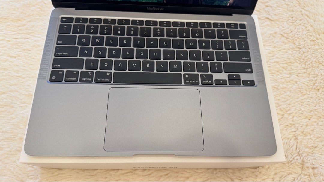 Apple MacBook Air M1 13-inch - 8GB RAM, 256GB SSD63165662383362112