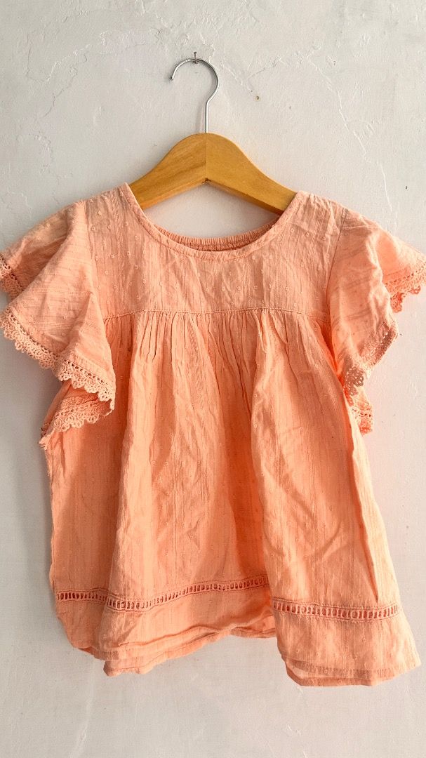 ATASAN KATBOL AURORA MOON (Kategori: 4 hingga 7 tahun) berada di Bekasi. Dikirim oleh almari_bajuql (ID iklan 1381783381, Gambar 1). Deskripsi: atasan lengan katbol brand " AURORA MOON "size tag 110 perkiraan usia 3-5 tahun butuh cuci aja ya kaa .
