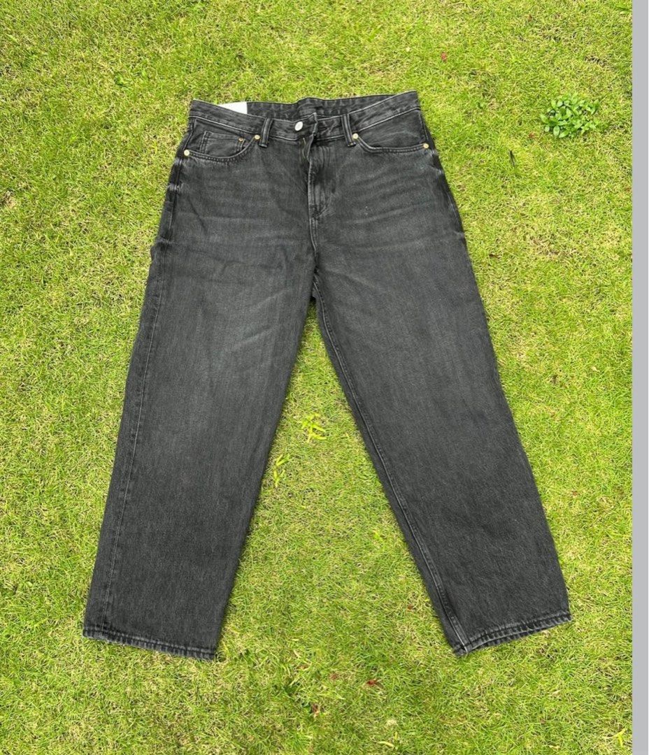 Baggy Pants (Category: Jeans) located in San Juan City. Submitted by drewselects (Listing ID 1381715185, Image 2). Description: H&M baggy pants Brand new 34 waist 10 leg opening.