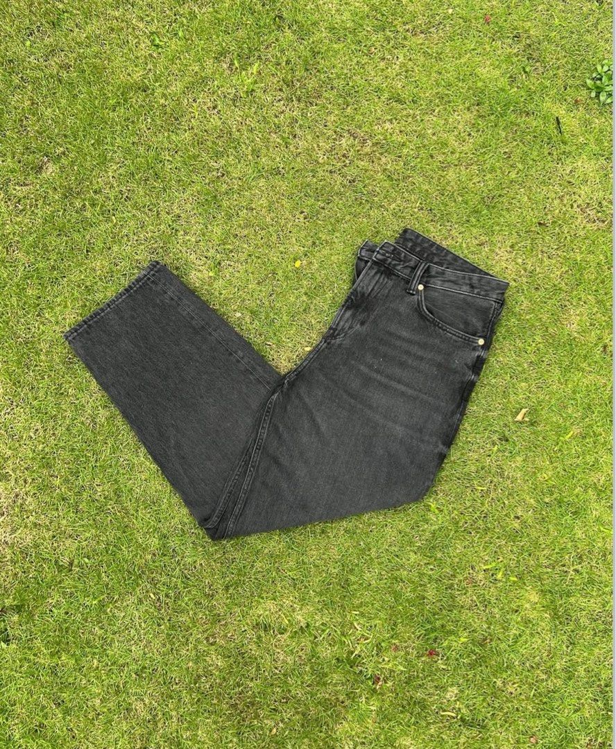 Baggy Pants (Category: Jeans) located in San Juan City. Submitted by drewselects (Listing ID 1381715185, Image 1). Description: H&M baggy pants Brand new 34 waist 10 leg opening.