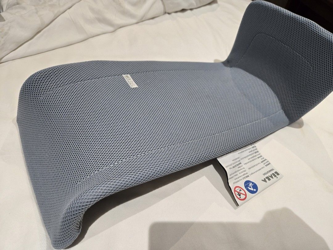 Beaba Bath Seat (Category: Bathtub & Bath Accessories) located in Manila. Submitted by aaagsd (Listing ID 1381830274, Image 3). Description: Béaba baby bath seat in hammock-style mesh fabric. Comfortable and lightweight. Quick drying..