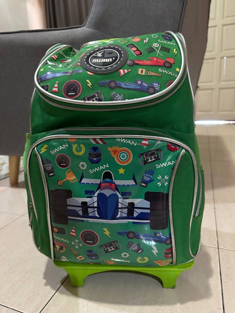 Beg Sekolah SWAN Detachable (Category: Babies & Kids Fashion) located in Sungai Petani. Submitted by faezahmad100 (Listing ID 1381754375, Image 1). Description: SWAN Detachable Zip semua berfungsi Bebas koyak.