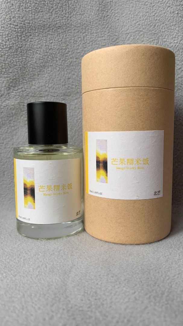 由 amuck1203ouo (刊登 ID 1377830992，圖片 3) 提交，位於 桃園市 (Taoyuan) 的 尋香旅行🌏試香▸Betmay北芒 ✥ 芒果糯米飯 ▸芒果奶感米香 (類別：香水、體香劑)，說明：這隻可以說是北芒最出圈的作品，香氣十分還原切題，這樣的價位還如此自然不化工，實屬難得。 前調是剛熟的芒果還有點青綠感，慢慢椰奶香慢慢出現，變成十分好吃的芒果糯米飯。 持擴亦是十分優秀。 算是美食調界的CP值戰鬥機了。 十分推薦美食調愛好者、或是喜歡芒果、奶香的人嘗試看看～ *,.✢‥‥‥‥‥‥‥‥‥購買前請詳閱以下資訊‥‥‥‥‥‥‥‥‥‥✢,.* 歡迎光臨尋香旅行🌏希望各位香友們遇到自己的命定香 ㊀ １份是1ml，用2ml玻璃噴霧罐分裝（如圖２）。3ml數量選３，用5ml玻璃瓶噴霧裝。訂單滿150（不含運費），才會出貨。 ㊁ 購買分裝滿500（不含運費），隨機加贈一支分裝，滿千送二，以此類推。 ㊂ 請勿依個人喜好、物流服務等因素給予賣場差評。 ㊃ 配合規範，分裝試香僅供