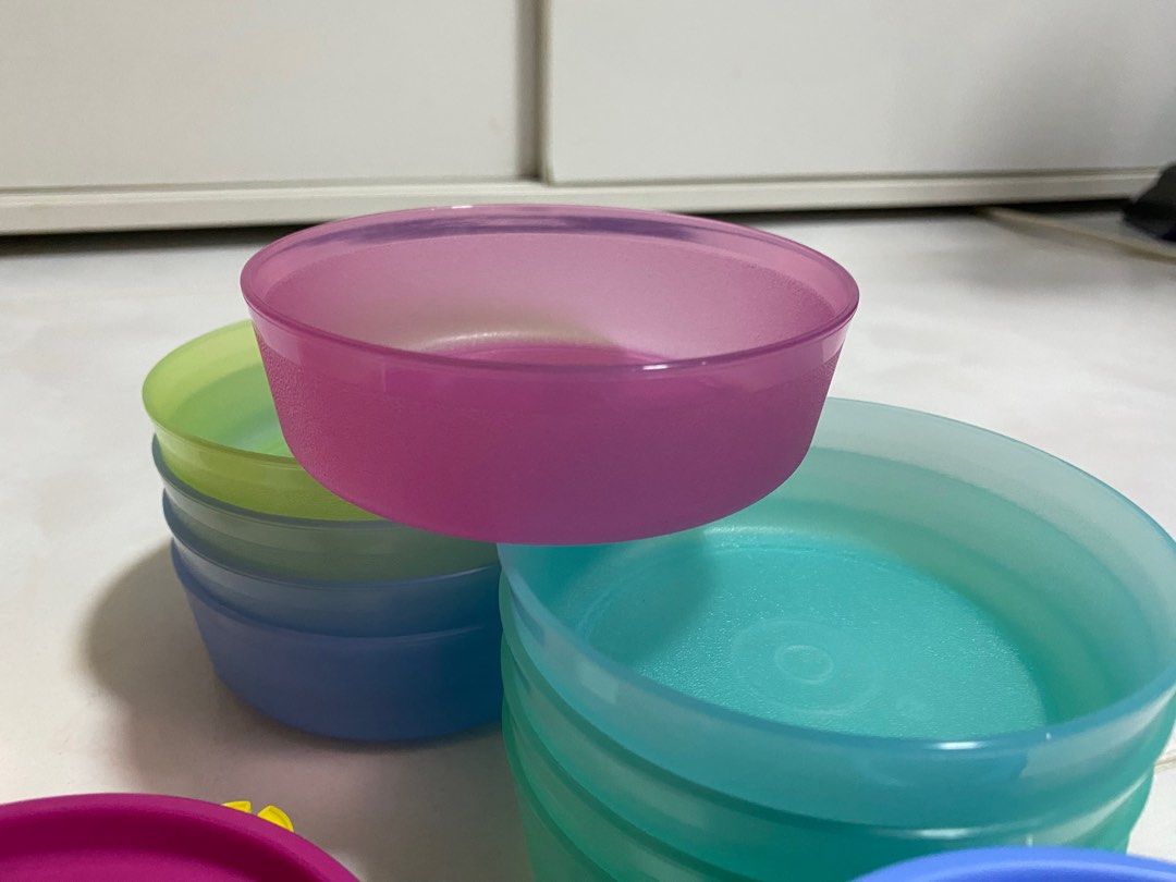 BRAND NEW TUPPERWARE CONTAINER WITH MULTIPLE COLOURS65074075532546112