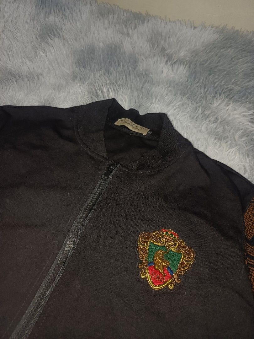 Burberry bomber jacker (Category: Coats, Jackets and Outerwear) located in Manila. Submitted by flowstate_rem (Listing ID 1337754663, Image 2). Description: best fit medium color rate 9.4/10 no issue jnt courier +sf.