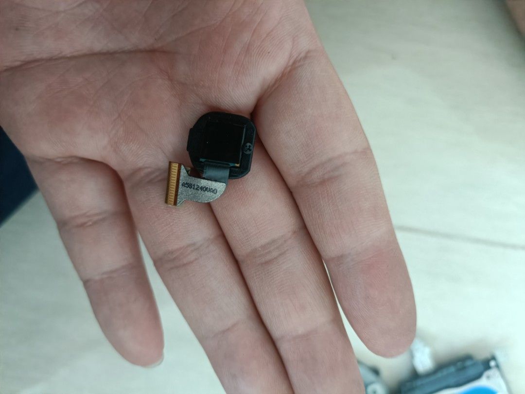 Camera Head (Category: Other Accessories) located in Singapore. Submitted by winson7 (Listing ID 1381711065, Image 2). Description: .