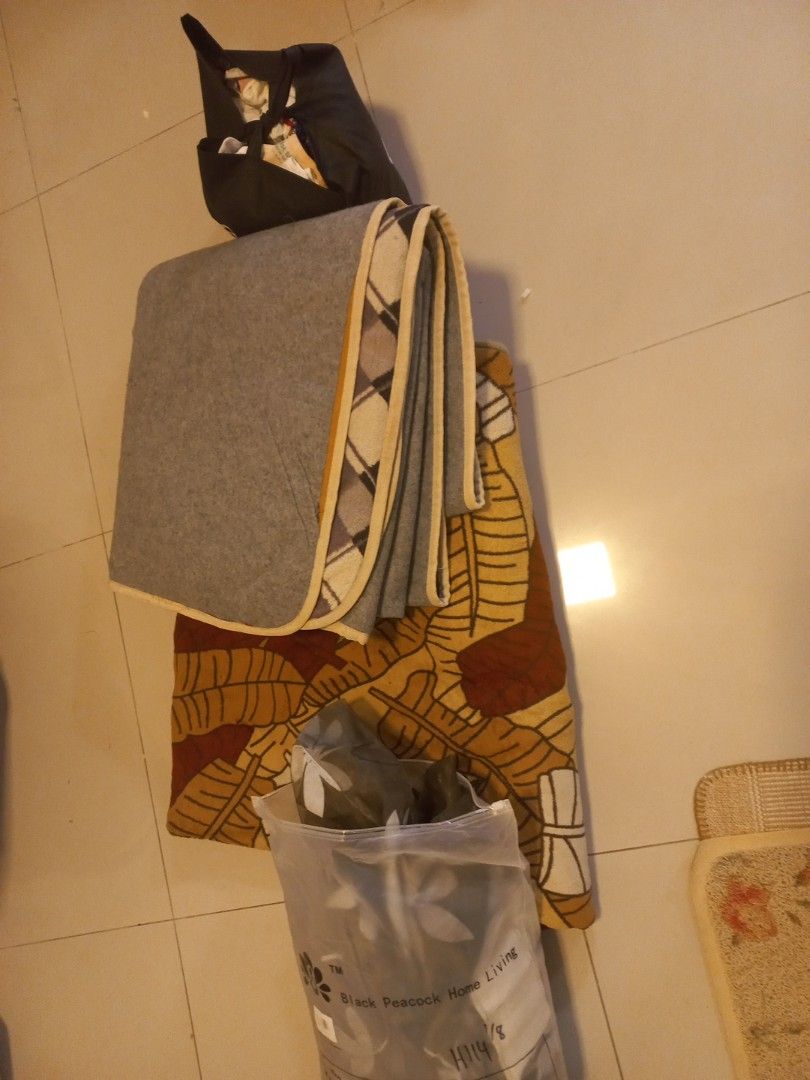Carpets, sheer, n baby clothes (Category: Babies & Kids Fashion) located in Kuala Lumpur. Submitted by nafisah057 (Listing ID 1381675629, Image 1). Description: .