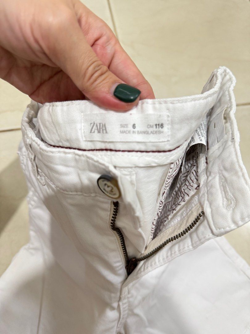 Celana pendek zara (Kategori: 4 hingga 7 tahun) berada di Bangka. Dikirim oleh prelovedvie (ID iklan 1381712139, Gambar 2). Deskripsi: Zara asli Masi bagus Cm pake sebentar ud gk muat Ud gendut anaknya.