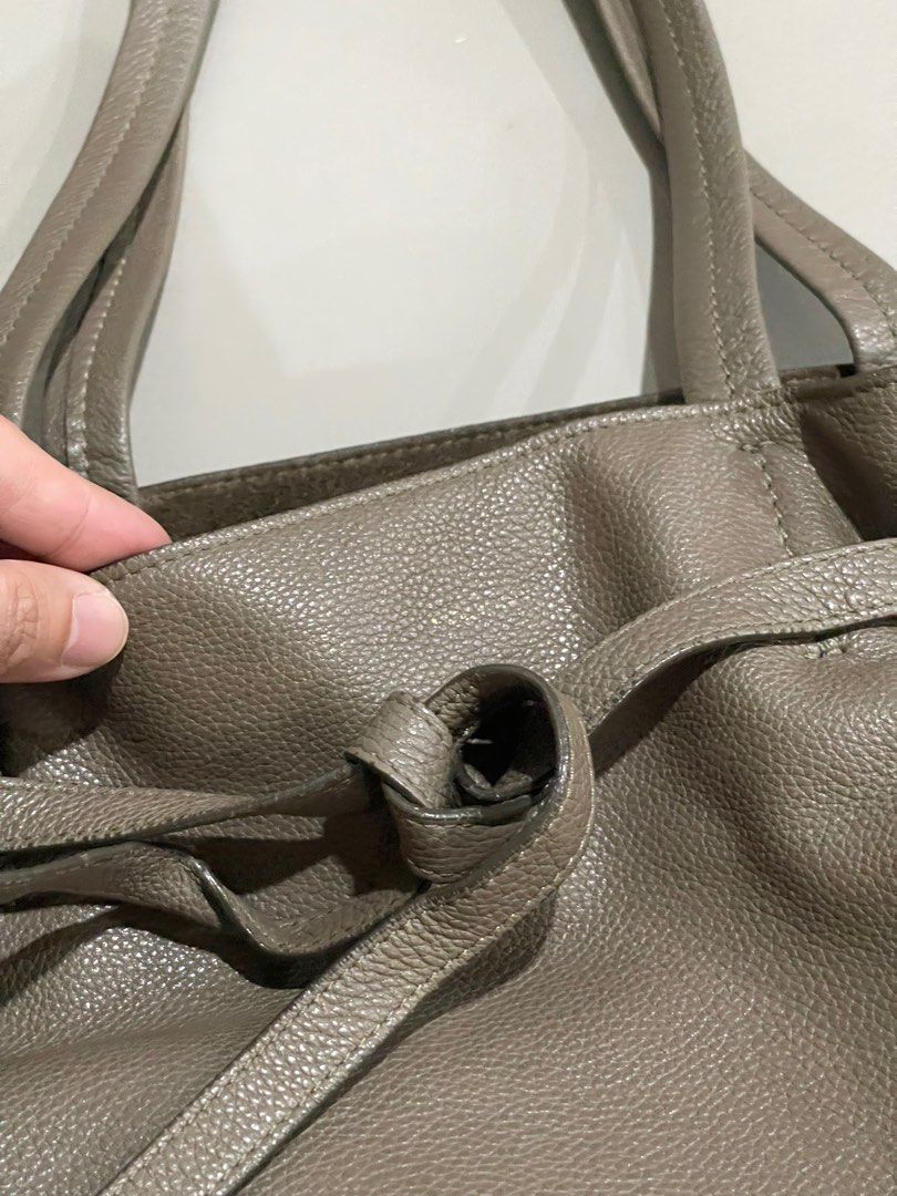Celine Phantom Tie Cabas Tote (Category: Luxury Bags & Wallets) located in Pasig City. Submitted by chescaaaaaaa.19 (Listing ID 1381836107, Image 2). Description: Selling my mother in law’s luxury bags for low prices (check other items! ❤️) Please read: * This is guaranteed 100% authentic. Selling low only because she has so many bags and needs the space. Most of the bags’ cloth bags and authenticity cards are already gone because she used all of