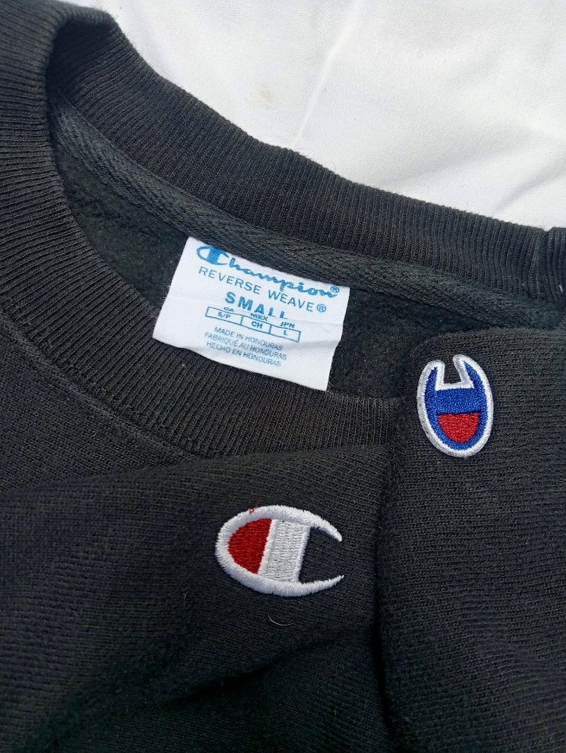 Champion reverse weave crewneck (Category: Coats, Jackets and Outerwear) located in Pili. Submitted by purestuffph (Listing ID 1381671664, Image 2). Description: Champion reverse weave crewneck size: small width: 21 length: 25.5 sleeves: 26.5 8-9/10 color rate, not fade 500 + shipping fee.
