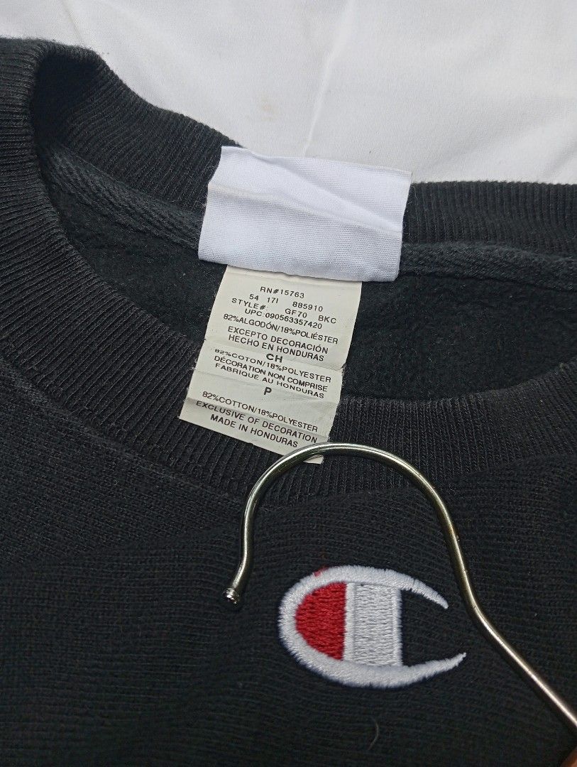 Champion reverse weave crewneck (Category: Coats, Jackets and Outerwear) located in Pili. Submitted by purestuffph (Listing ID 1381671664, Image 3). Description: Champion reverse weave crewneck size: small width: 21 length: 25.5 sleeves: 26.5 8-9/10 color rate, not fade 500 + shipping fee.