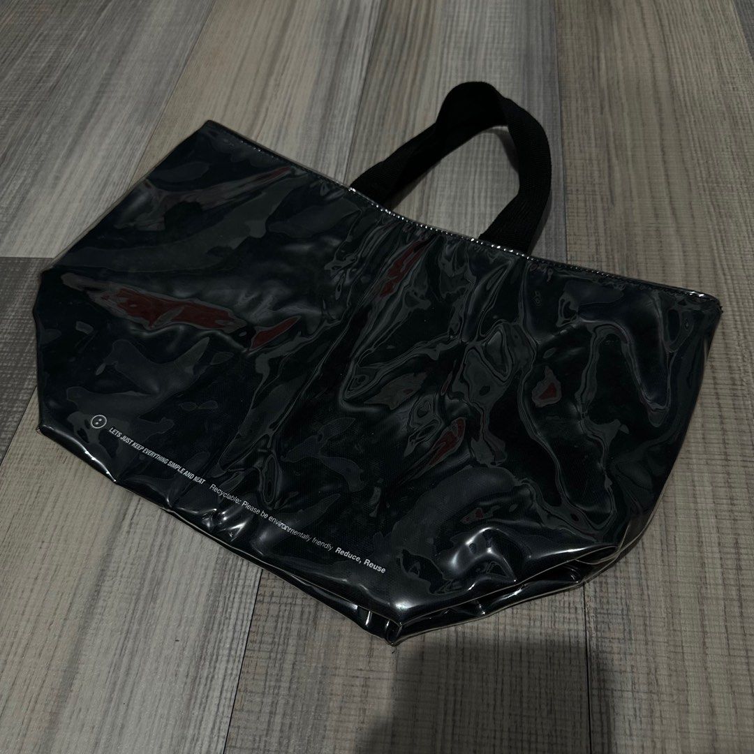 CHOCOOLATE CUTE TOTEBAG Y2K (Small) (Category: Tote Bags) located in Quezon City. Submitted by astroffside (Listing ID 1381778246, Image 3). Description: CHOCOOLATE CUTE TOTEBAG Y2K (Small) Fits phone, long wallet, etc. | Good Condition | Authentic ₱450 only 🛒 DM if interested! 📥 Ig: persu.uu.
