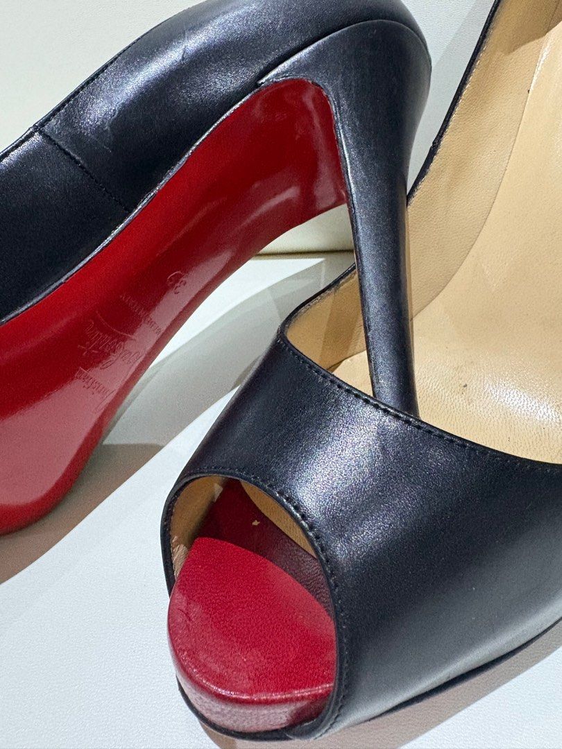 💕CHRISTIAN LOUBOUTIN AUTHENTIC LEATHER PUMP (Category: Heels) located in Caloocan City. Submitted by tiulilibeth0403 (Listing ID 1381846066, Image 2). Description: Auth CHRISTIAN LOUBOUTIN - Black Patent Leather Women’s Pumps Size 39 .