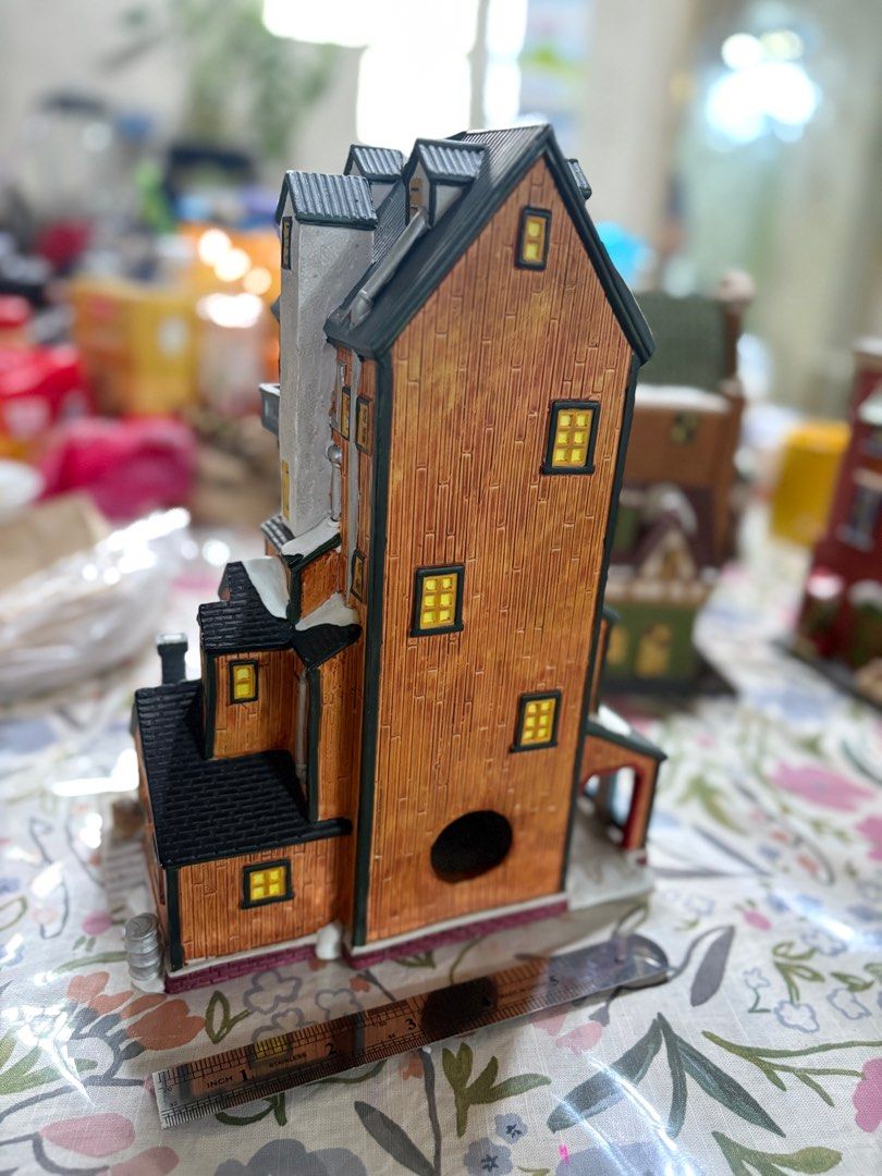 Christmas Village - Whole Grain (Category: Vintage Collectibles) located in Quezon City. Submitted by galarei (Listing ID 1381672254, Image 3). Description: Lemax 1998.