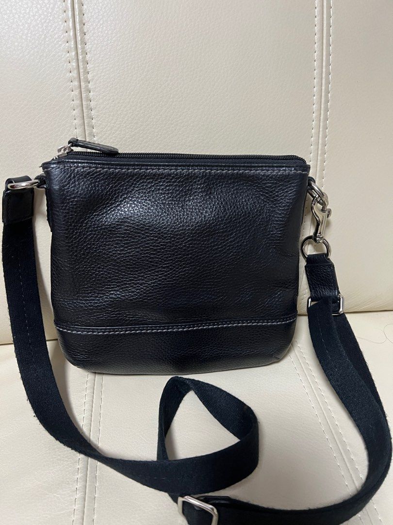 Coach （分類：手袋及銀包）位於 Hong Kong。 由 yyt8212 提交（商品編號 1381827872，圖片 3）。簡介： Coach Park 黑色斜背包皮夾郵差包。