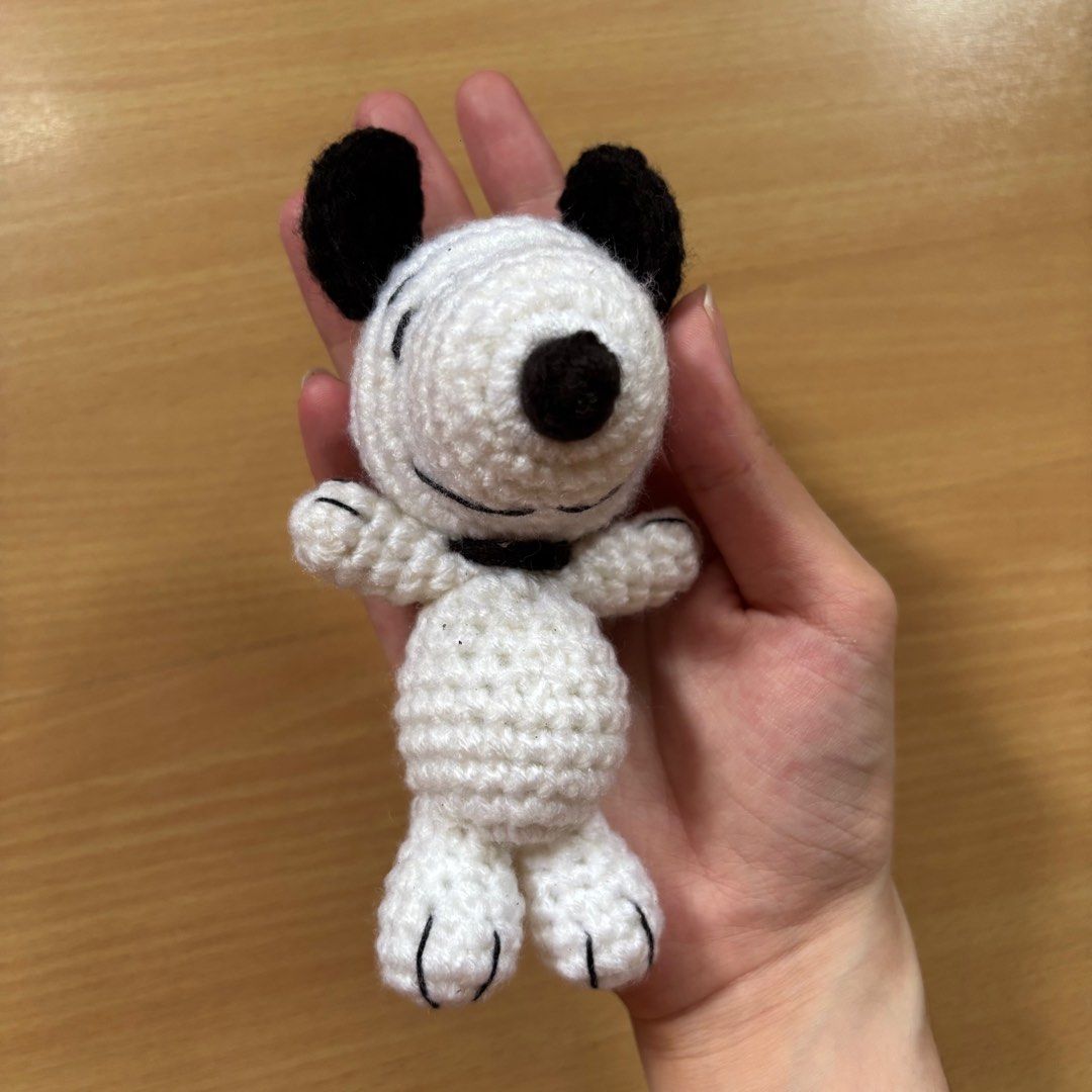 Crochet Snoopy Keychain (Category: Character Goods) located in Quezon City. Submitted by ddeonz (Listing ID 1381742843, Image 2). Description: - Actual photo posted, can send more pics if requested. - Fixed price posted.