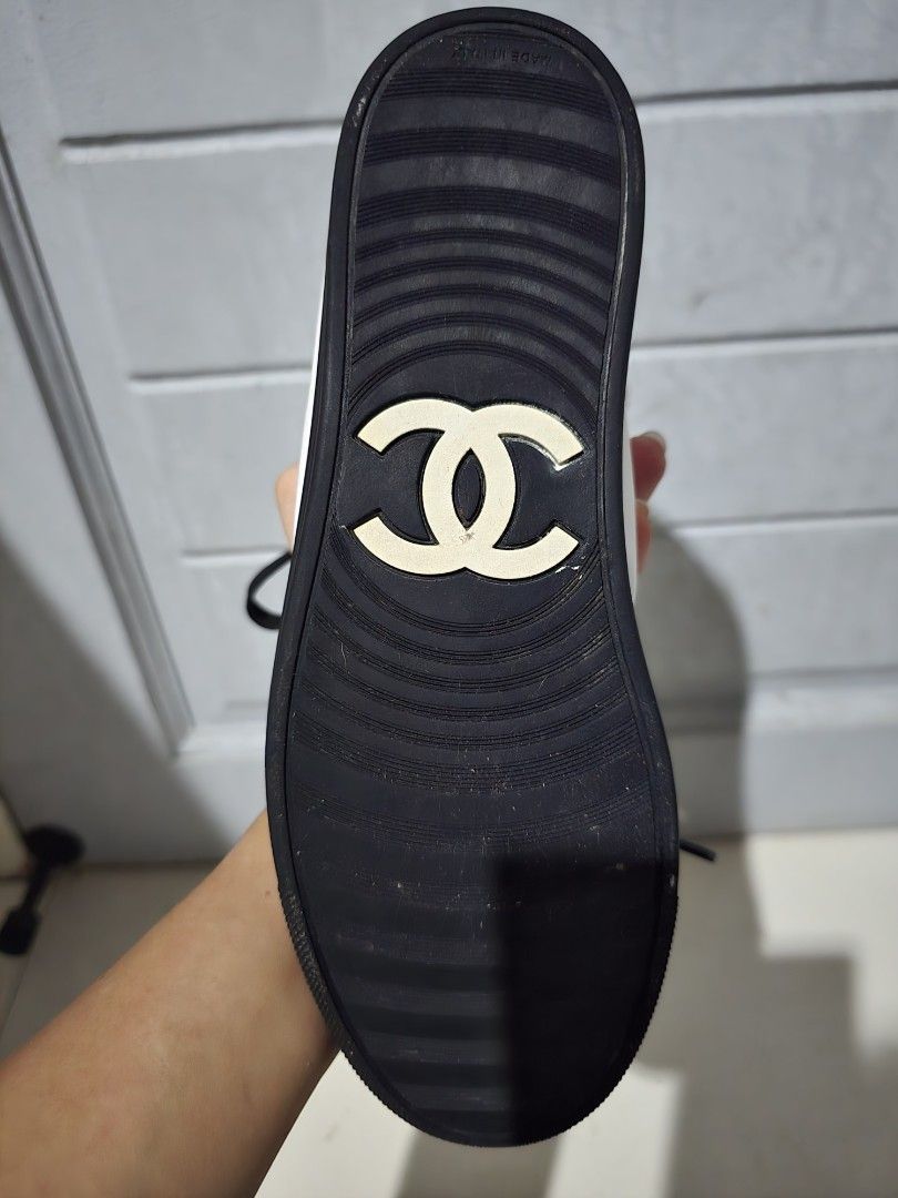 Declutter chanel (Category: Sneakers) located in Davao. Submitted by declutter2161 (Listing ID 1381871794, Image 3). Description: size uk4 us36-37 not sure if authentic. biught for 5k. kindly check nlng po photos.
