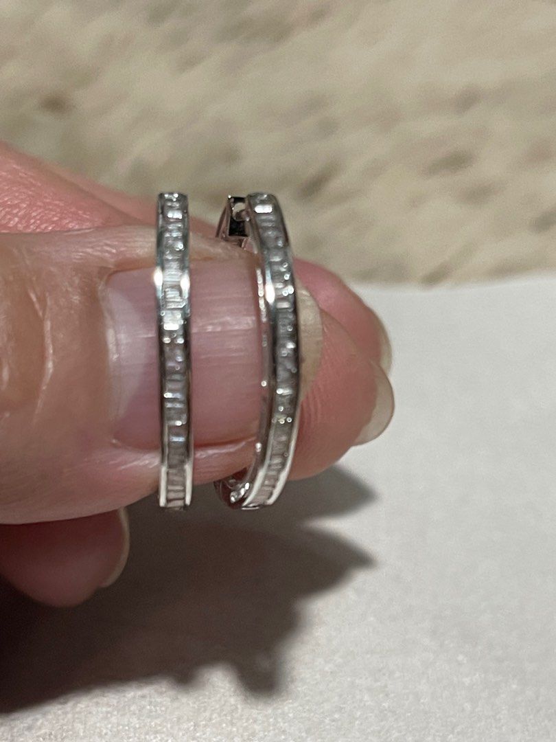 diamond earrings ( loop ) (Category: Earrings) located in Cavite. Submitted by beamitch (Listing ID 1381786485, Image 2). Description: 100% natural mined diamonds comes with certificate free sf tru lbc only money back guaranteed .