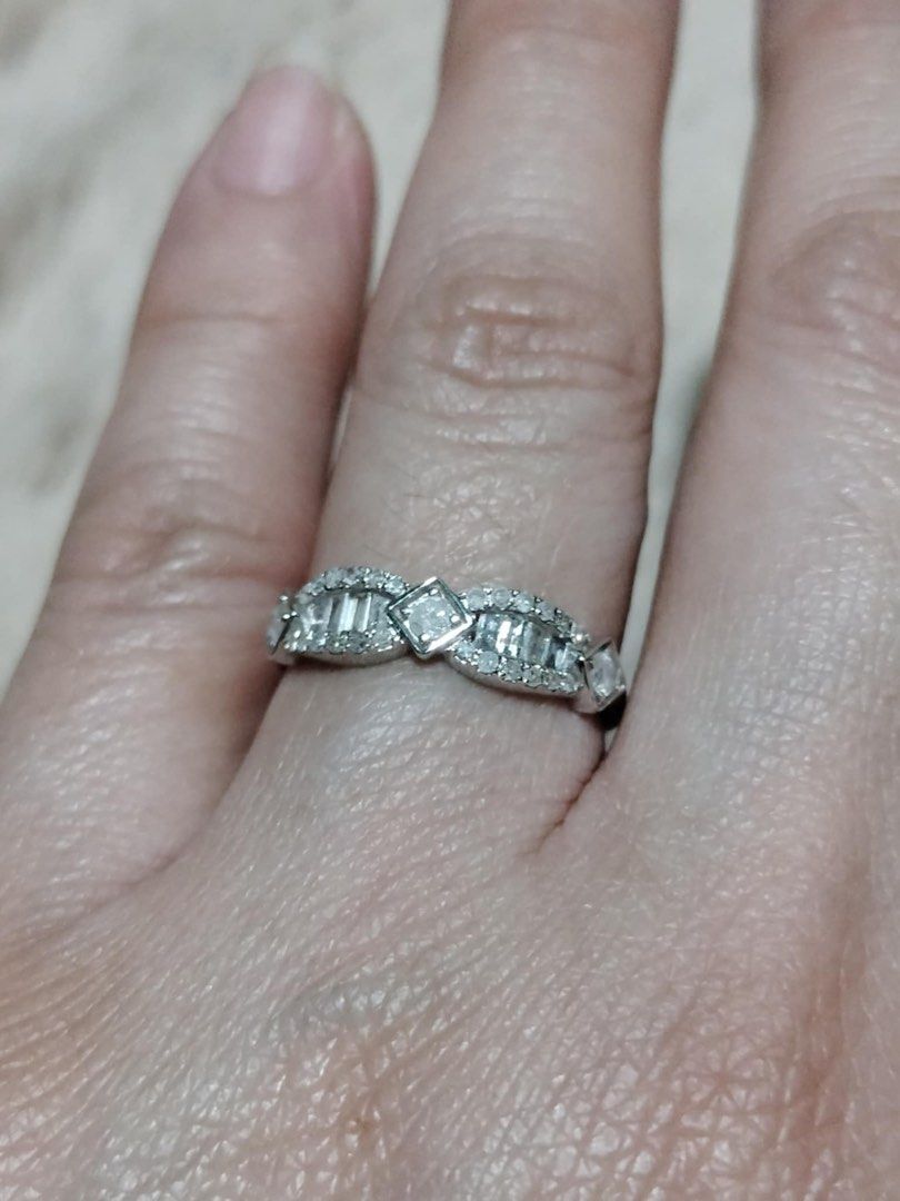 diamond ring wg (Category: Rings) located in Cavite. Submitted by beamitch (Listing ID 1381789514, Image 3). Description: 100% natural mined diamonds comes with certificate free sf tru lbc only money back guaranteed size 7 only.