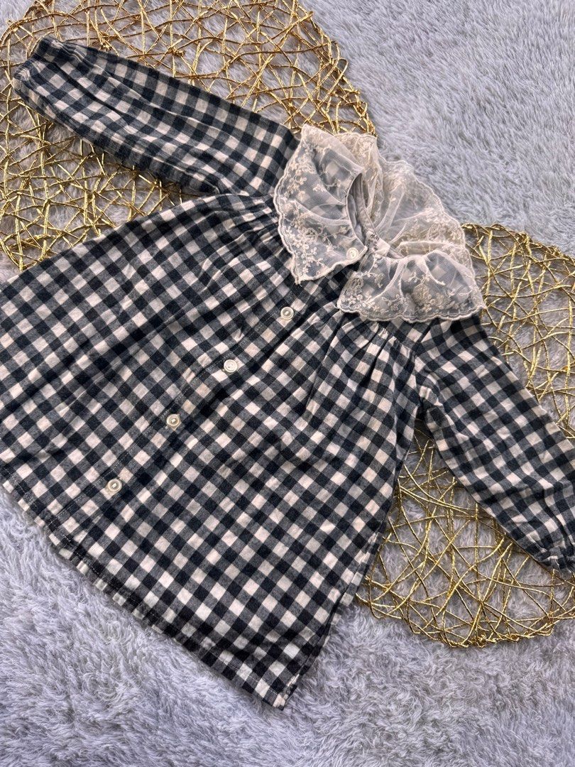 Dress kotak H&M (Kategori: 1 hingga 3 tahun) berada di Palembang. Dikirim oleh yelpinkshop (ID iklan 1381710225, Gambar 2). Deskripsi: Brand : H&M Ld / pj : 31 / 41 Size : 6-12 bulan aja Kondisi : like new cantik kerahnya brukat2 gitu nominus .