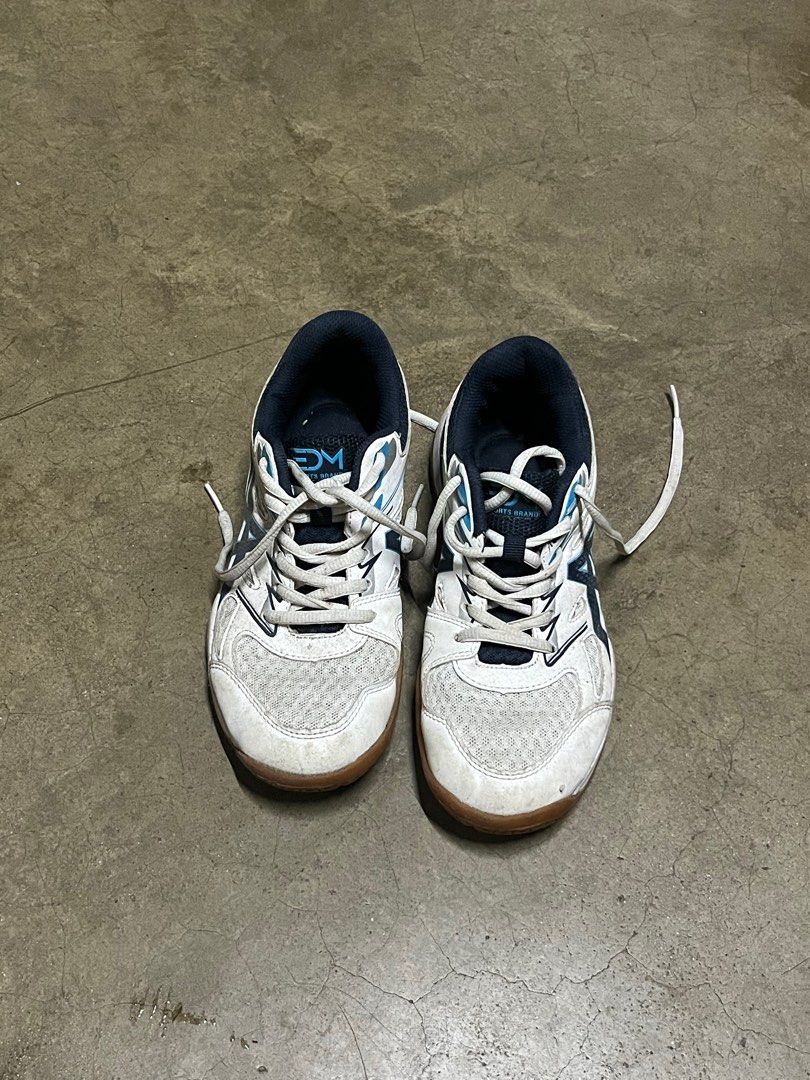 EDM SPORTS SHOES OG (Category: Sneakers) located in Manila. Submitted by xyreshan (Listing ID 1381816128, Image 2). Description: EDM SPORT SHOE. no issue just need cleaning SIZE: EURO 38 (23cm) spikey sya, good for a sport shoe.