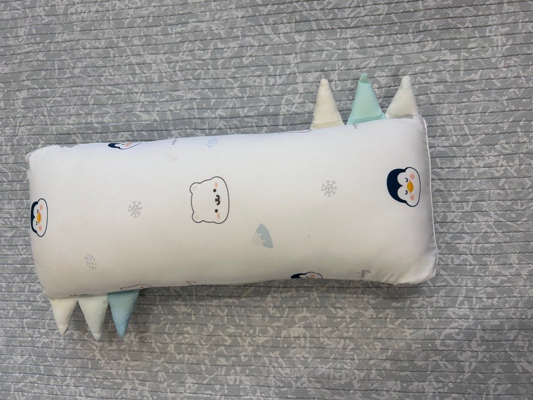 Emperor Baby Marshmallow Hug Hug Baby Cooling Pillow Bolster Size S (Category: Childrens' Beds) located in Kuala Lumpur. Submitted by amyspreloveditems (Listing ID 1381800061, Image 2). Description: Tried once to let baby hug but baby didn’t want it Very cooling and comfortable Size S Pillow and cover COD segambut or postage.