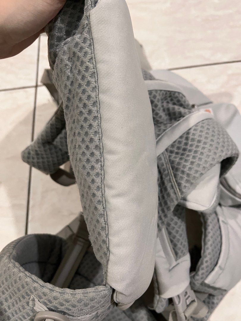 Ergobaby Omni Breeze Pearl Grey (Kategori: Kereta, Kursi Goyang & Gendongan Bayi) berada di Jakarta Barat. Dikirim oleh new.chances (ID iklan 1381849473, Gambar 3). Deskripsi: Like new, bersih mulus, bantalan masih empuk, bahan masih kokoh seperti baru. Sangat jarang dipakai.
