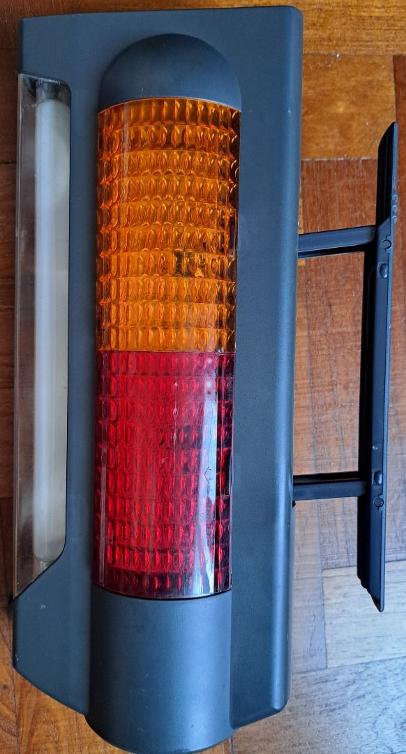 Eveready Multi-Function Lantern Torchlight (Category: Emergency Tools) located in Singapore. Submitted by meowsuri (Listing ID 1381755960, Image 3). Description: EVEREADY 5 in1 Multi-Function Lantern Torchlight. Functions: Florescent and/or Alternate Blinking, Spot light. Lightly used. In very good condition. Also good for on the road use. Collapsible handle for easy carrying Built-in first - aid compartment Battery operated ( 4pcs D size).